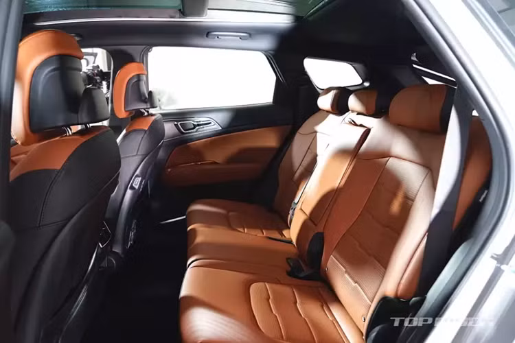 Cuối cùng là động cơ chạy bằng nhiên liệu hóa lỏng LPi với 4 xi-lanh, dung tích 2.0L, tạo ra công suất tối đa 146 mã lực và mô-men xoắn cực đại 188 Nm. Riêng động cơ diesel đã bị cắt khỏi phiên bản 2025 của Kia Sportage.