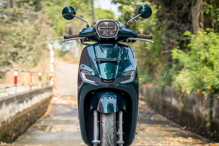 Stylo 160 sở hữu kích thước dài x rộng x cao là 1.886 x 706 x 1.133 mm và chiều dài cơ sở 1.275 mm. Kích thước của Stylo 160 tương đương với chiếc Honda Air Blade với các thông số tương tự là 1.887 x 687 x 1.092 mm, trục cơ sở 1.286 mm.