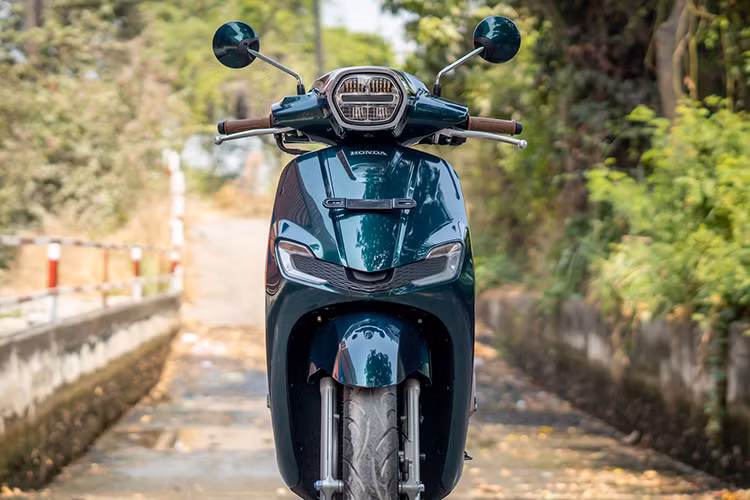 Stylo 160 sở hữu kích thước dài x rộng x cao là 1.886 x 706 x 1.133 mm và chiều dài cơ sở 1.275 mm. Kích thước của Stylo 160 tương đương với chiếc Honda Air Blade với các thông số tương tự là 1.887 x 687 x 1.092 mm, trục cơ sở 1.286 mm.