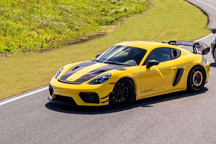 Trên đường đua Nürburgring Nordschliefe, tất cả những thay đổi này góp phần cải thiện thời gian vòng đua nhanh hơn 6 giây so với nguyên bản.