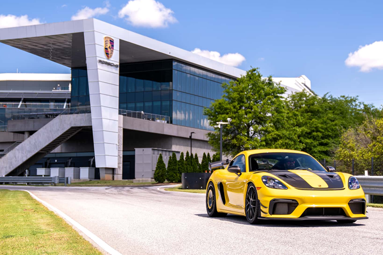 Gói nâng cấp này được trang bị hệ thống treo độ có thể điều chỉnh cao thấp thủ công thay thế cho hệ thống treo nguyên bản, hệ thống phanh nâng cấp với các đĩa phanh thép không gỉ. Mẫu xe cũng được nâng cấp rất nhiều các chi tiết để nâng cao tính khí động học của xe.