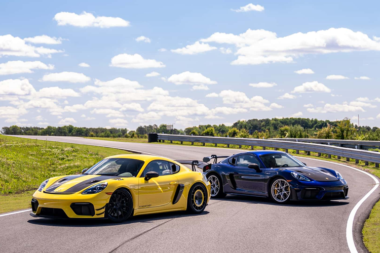 Hãng cho biết, gói nâng cấp Manthey Racing cho Porsche 718 Cayman GT4 RS sẽ được bán đến Mỹ với giá khoảng 54,000 USD (tương đương khoảng gần 1,4 tỷ đồng). Chi phí này chưa bao gồm tiền công lắp đặt trên xe được thực hiện tại tất cả các đại lý Porsche được Manthey phê duyệt.