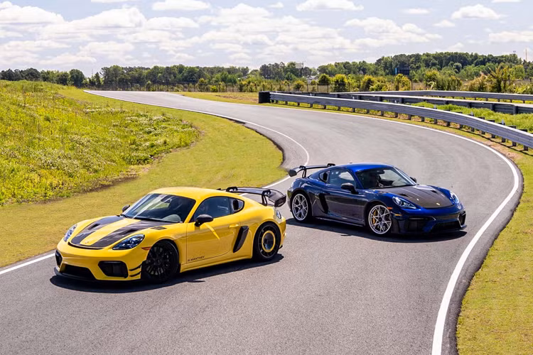 Xe sẽ được trang bị tấm ốp gầm phía trước mới, cánh gió sau lớn hơn và ốp mâm Aero disc cho bánh sau. Khi cánh gió ở chế độ khí động học cao nhất, lực ép xuống ở tốc độ 200 km/h tăng từ 89 kg lên 169 kg.