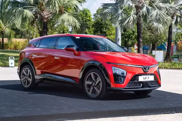 VinFast “nguoc dong” tang gia ban oto dien, cao nhat 21 trieu dong?