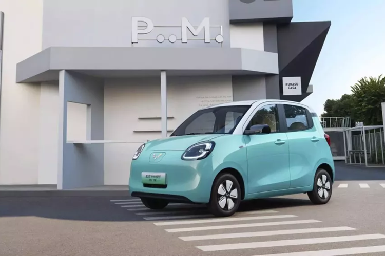 Chiếc xe này là phiên bản thế hệ thứ hai của Wuling Hongguang Mini EV siêu rẻ. Đây là sự thay đổi mang tính cách mạng trong thiết kế của xe và sử dụng nền tảng Tianyu S mới, sẽ có cả phiên bản 3 và 5 cửa. Mini EV thế hệ đầu tiên đã tạo nên cơn sốt bán hàng kể từ khi ra mắt vào năm 2020, với doanh số bán ra hơn 1,4 triệu chiếc.