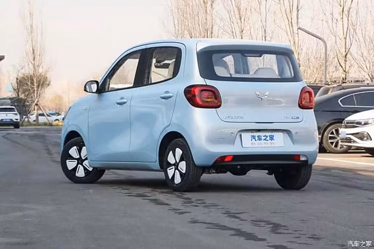 Wuling Hongguang Mini EV bản 5 cửa hiện đã mở đặt hàng trước tại Trung Quốc, và nhiều khả năng sẽ sớm có mặt tại Việt Nam để cải thiện doanh số sau khi bản 3 cửa không đạt được sự kỳ vọng.