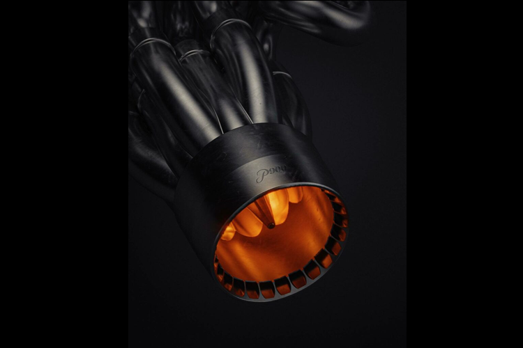 P900 được biết đến là phiên bản hiệu năng cao dành cho đường đua của P72, một chiếc hypercar lấy cảm hứng từ phong cách cổ điển đã được phát triển nhiều năm và cuối cùng sẽ được đưa vào sản xuất thương mại từ nửa cuối năm nay.