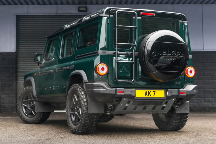 Hiện tại ở Chelsea Truck Company, thương hiệu còn bán ra một chiếc Grenadier rẻ hơn có giá chỉ khoảng 51.999 bảng Anh (64.800 USD). Tuy nhiên, đây là phiên bản LCV hai chỗ màu đen với ghế bọc nguyên bản và chỉ được trang bị thêm bộ mâm 20 inch.