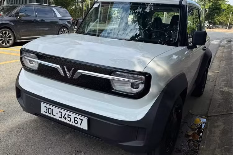 VinFast VF3 bien so gia 600 trieu, gap doi oto moi o Ha Noi-Hinh-2