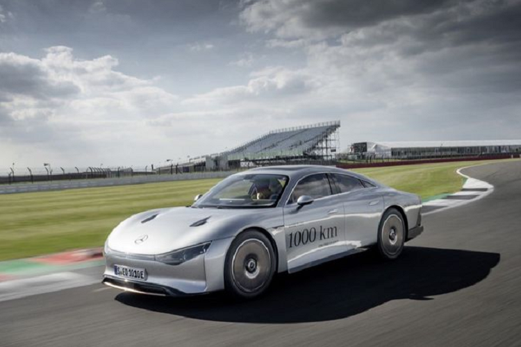 Trước mắt, chiếc xe được thử nghiệm này mới chỉ là bản concept nên khả năng cao không phải tất cả các trang bị hiện tại đều được ứng dụng trên bản thương mại. Tuy nhiên, nó có thể ở dạng tùy chọn hoặc phiên bản đặc biệt của một mẫu EQ nào đó. 