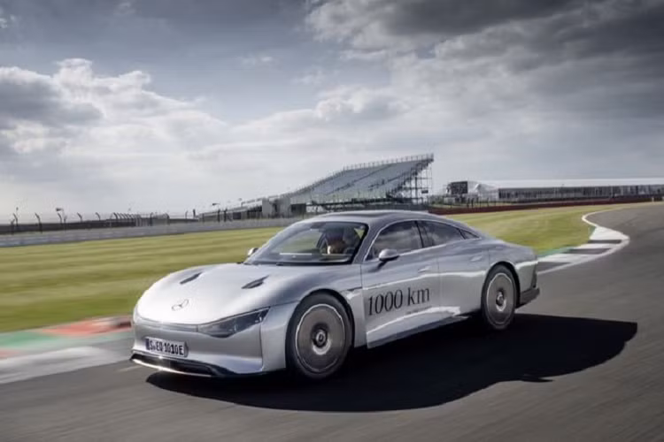 Trước mắt, chiếc xe được thử nghiệm này mới chỉ là bản concept nên khả năng cao không phải tất cả các trang bị hiện tại đều được ứng dụng trên bản thương mại. Tuy nhiên, nó có thể ở dạng tùy chọn hoặc phiên bản đặc biệt của một mẫu EQ nào đó. 