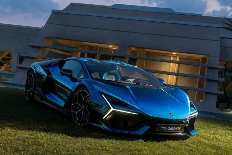 Vì thế nên không ngạc nhiên khi hãng cho công bố một chiếc Lamborghini Revuelto Opera Unica độc nhất vô nhị, có độ hoàn thiện ngoại thất và nội thất ấn tượng rất ấn tượng với tên gọi Opera Unica.