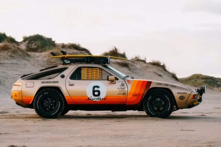 Tuy nhiên, mới đây đã xuất hiện một chiếc Porsche 928 địa hình cổ điển có động cơ đặt trước và được thiết kế để hướng tới phong cách safari độc đáo. Chiếc xe này mang tên 928 Sufari và được chế tạo dành cho bãi biển nên ván lướt sóng được gắn vào giá nóc.