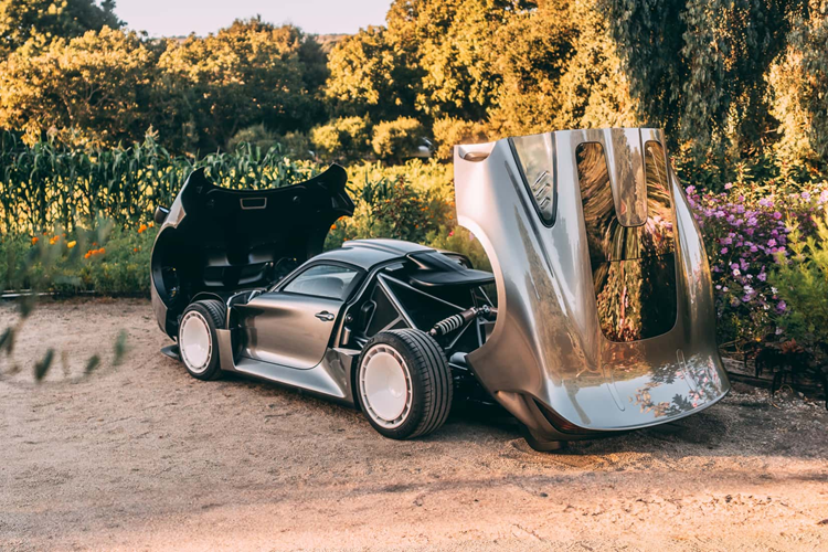 Tuthill cho biết, phiên bản Porsche GT One giới hạn 22 chiếc này sẽ là một mẫu xe thuần dành cho đường phố và có thể lưu hành hợp pháp và trong tương lai xe có thể được trang bị thêm một bộ kit khí động học để lái trên đường đua nếu khách hàng có nhu cầu.