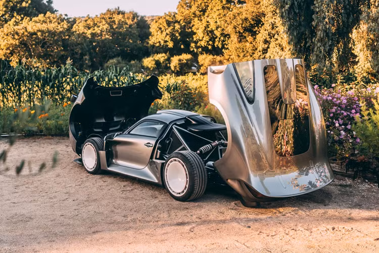 Tuthill cho biết, phiên bản Porsche GT One giới hạn 22 chiếc này sẽ là một mẫu xe thuần dành cho đường phố và có thể lưu hành hợp pháp và trong tương lai xe có thể được trang bị thêm một bộ kit khí động học để lái trên đường đua nếu khách hàng có nhu cầu.