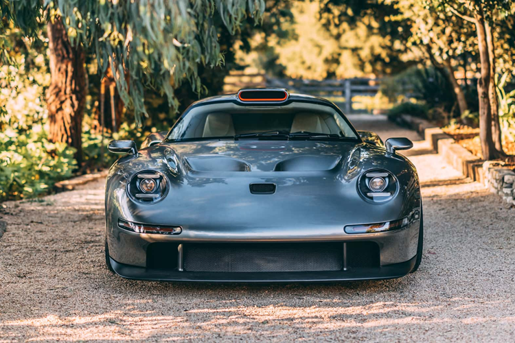 Đây là mẫu xe độ lấy cảm hứng từ chiếc xe đua Porsche 911 GT1 vào cuối những năm 1990 với công suất hơn 600 mã lực, trọng lượng 1200 kg và kế hoạch sản xuất 22 chiếc xe. Tuthill Porsche hiện chưa được công bố được phát triển dựa trên nguyên mẫu là xe gì.