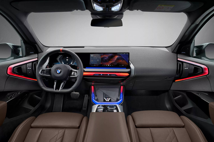 Tuy nhiên đáng chú ý là thông số chiều dài trục cơ sở 2.865 mm vẫn giữ nguyên, cho thấy có vẻ như BMW tiếp tục sử dụng lại khung gầm của X3 thế hệ G01 cho mẫu thế hệ G45 lần này. Ngoại thất xe được làm lại hoàn toàn mới.