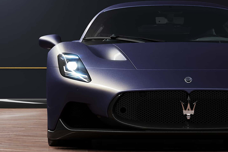 Bện cạnh đó, hai mẫu xe còn có một màu sơn đặc biệt khác là Xanh Verde Royale, lấy cảm hứng từ dòng Maserati Quattroporte 1986. Ngoài ra, mẫu siêu xe MC20 còn có màu sơn Notte Black. Hãng cho biết MC20 màu Notte Black được sản xuất với số lượng giới hạn chỉ 50 chiếc