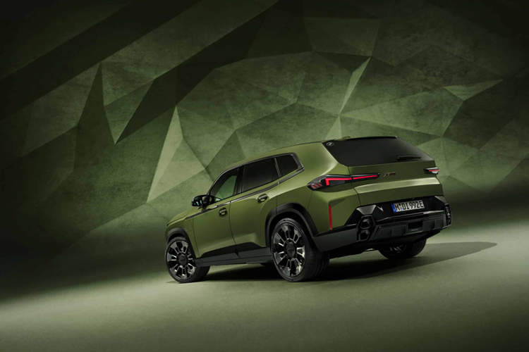 Ngoài ra, hãng cũng cung cấp nhiều màu sơn ngoại thất nổi bật khác trên BMW XM, bao gồm Xanh Anglesey Green metallic, Xanh Mica metallic và Tím Sepia metallic.