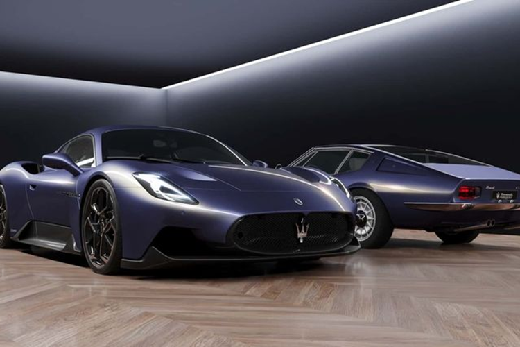  Maserati Xanh Night Interaction là màu sơn tùy chọn trên Maserati Grecale và MC20. Màu sắc này được lấy cảm hứng từ ngoại thất chiếc mẫu coupe Ghibli đời 1967.