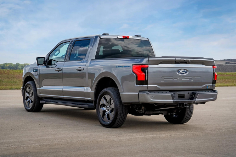 Bên cạnh đó, những khách hàng quan tâm đến bản XLT Standard Range sẽ có thể còn thất vọng hơn nữa khi biết rằng mức giá mới là 67.090 USD (1,634 tỷ đồng), tức là đã tăng thêm 10.000 USD (244 triệu đồng) so với giá cũ.