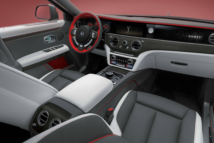 Ghost Prism tôn vinh mối quan hệ độc đáo của họ với chúng tôi, sẽ giúp họ thể hiện phong cách thẩm mỹ cá nhân một cách tinh tế và sáng tạo.”