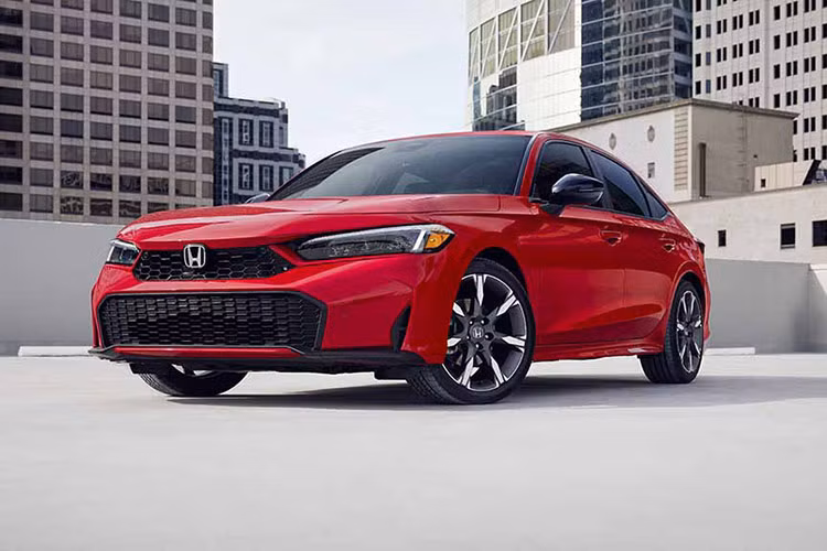 Theo một số nguồn tin, phiên bản nâng cấp của Honda Civic thế hệ thứ 11 sẽ sớm ra mắt thị trường Việt Nam vào tháng 10/2024. Xe được nhập khẩu nguyên chiếc từ Thái Lan với 3 phiên bản.