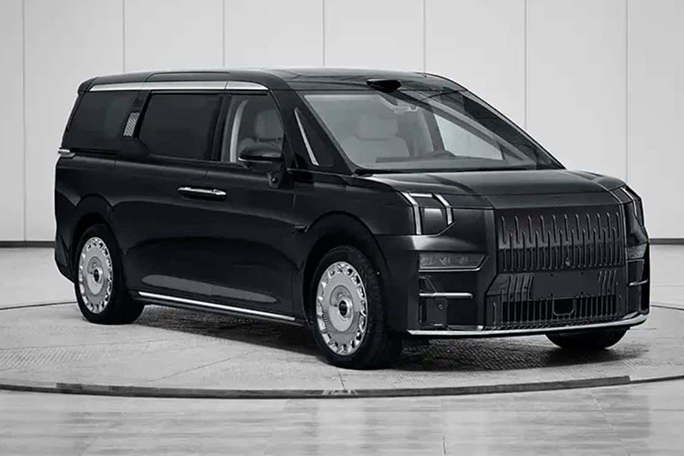 Nhìn chung ngoại thất của Zeekr 009 Glory Edition 2024 mới không khác biệt nhiều so với bản 6 chỗ. Xe sẽ có ngoại thất được tinh chỉnh với các chi tiết trang trí mạ crôm bổ sung và mâm xe 20 inch độc đáo. Xe còn có một lidar ở phần trên của kính chắn gió phía trước.