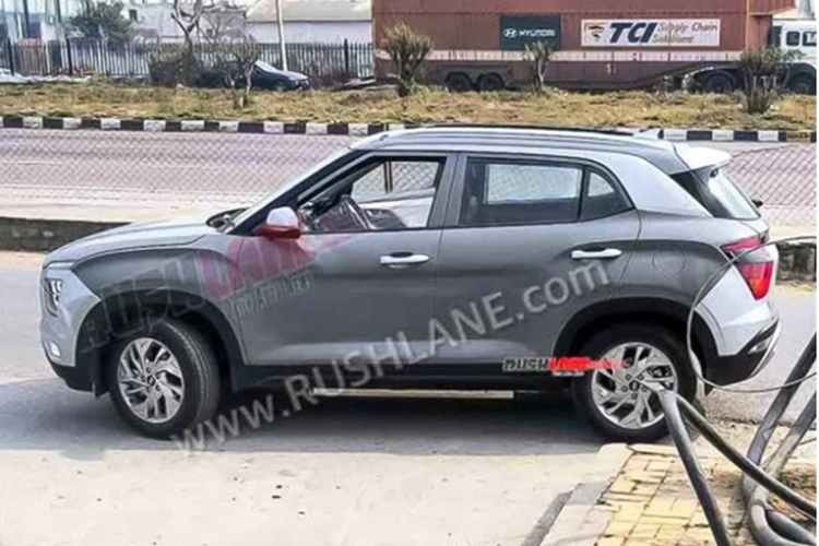 Về an toàn, Hyundai Creta EV được trang bị 6 túi khí, cân bằng điện tử, hỗ trợ khởi hành ngang dốc, phanh đĩa sau, hệ thống kiểm soát áp suất lốp, đèn tự động, đèn dẫn đường, camera lùi, cảm biến hỗ trợ đỗ xe trước/sau và một loạt tính năng hỗ trợ người lái nâng cao ADAS.