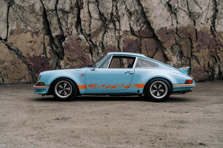 Chiếc xe đặc biệt này được chế tạo nhằm tri ân chiếc xe đua ‘Rennsport Rennwagen’ (RSR) nguyên bản năm 1973. Dự án RSR sau đó đã nâng cấp động cơ 3.2 lít ban đầu lên động cơ 34 lít, cho phép chiếc xe tạo ra công suất 235 mã lực.