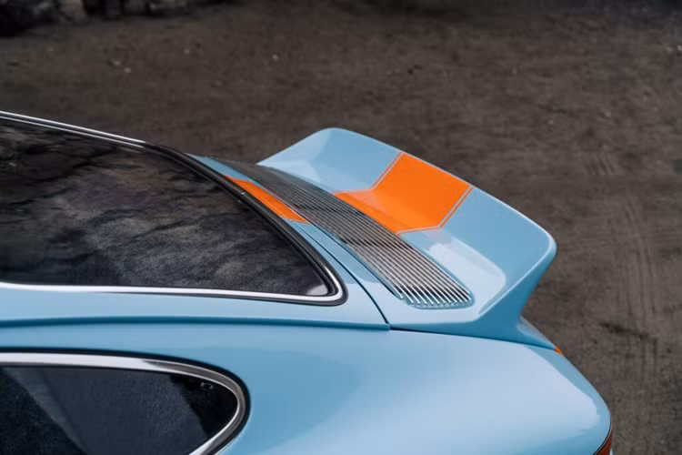 Ngoài động cơ, xe được trang bị giảm xóc Bilstein mới ở cả 4 góc và được trang bị bộ mâm 15 inch đi kèm lốp Michelin TB-15. Xe cũn được nâng cấp thêm với bộ cùm phanh bốn piston nâng cấp.