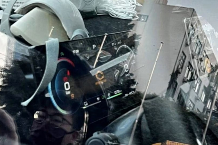 Về hình dáng bên ngoài, mặt trước của chiếc xe mới có thiết kế vuông vắn, gần giống với các hình ảnh bằng sáng chế và hình minh họa ý tưởng đã thấy trước đây.