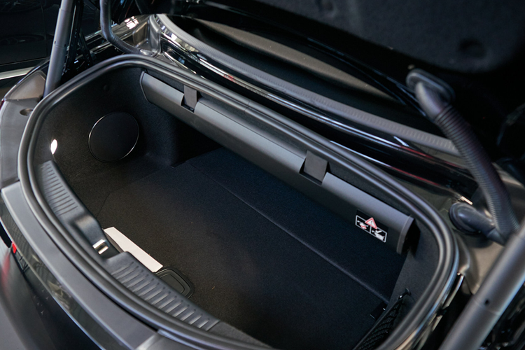 Mô-tơ điện 48V cũng cung cấp năng lượng cho bộ phận RSG (máy phát điện khởi động điều khiển bằng dây đai), nay được nâng cấp lên “thế hệ thứ 2”, để tạo thành hệ thống hybrid nhẹ cho xe, qua đó có thể hỗ trợ thêm 13 mã lực (10 kW / 14 PS) trong một số trường hợp nhất định.