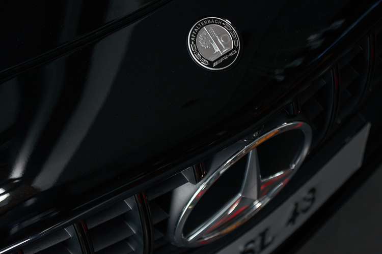 Tuy là phiên bản tiêu chuẩn trong dòng Mercedes-AMG SL nhưng SL 43 vẫn được trang bị tiêu chuẩn hệ thống treo khí nén AMG RIDE CONTROL với nhiều mức tùy chỉnh độ cao gầm xe.