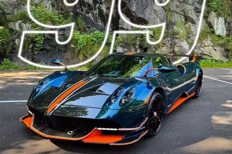Theo đó, siêu phẩm Pagani Huayra BC Roadster mui trần này không di chuyển bằng đường hàng không, đến sân bay Tân Sơn Nhất như lô xe đầu tiên mà được nhập về theo đường tàu thủy, đến 1 kho cảng ở TP HCM, điều này đã gây sự bất ngờ không nhỏ.