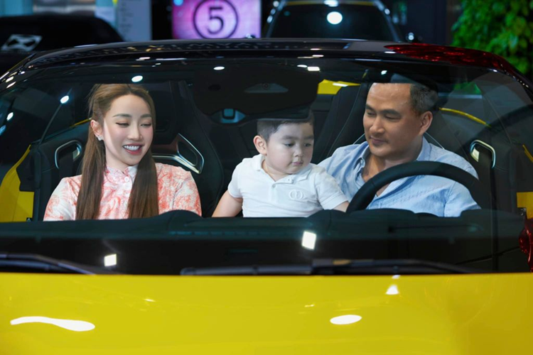 Cung cấp sức mạnh cho Mercedes-AMG SL43 là động cơ Mild-hybrid 2.0L 4 xi-lanh theo triết lý “One man, One engine” (Mỗi kỹ sư, một động cơ) kế thừa từ quá trình phát triển của đội đua F1 Mercedes-AMG Petronas, cho công suất tối đa 381 mã lực và mô-men xoắn cực đại 480 Nm, kết hợp cùng hộp số tự động 9 cấp và hệ dẫn động cầu sau.