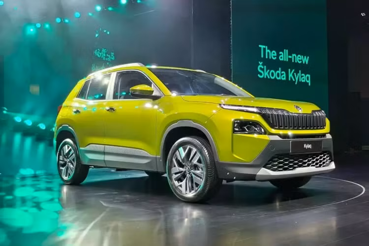  Skoda Kylaq 2025 mới đã chính thức được vén màn vào hồi đầu tháng 11/2024 vừa qua ở thị trường Ấn Độ. Đến đầu tháng 12/2024, hãng Skoda mới chính thức bán mẫu xe này ra thị trường Ấn Độ. Tại thị trường tỷ dân này, Skoda Kylaq 2025 có tổng cộng 4 phiên bản, bao gồm Classic, Signature, Signature+ và Prestige.