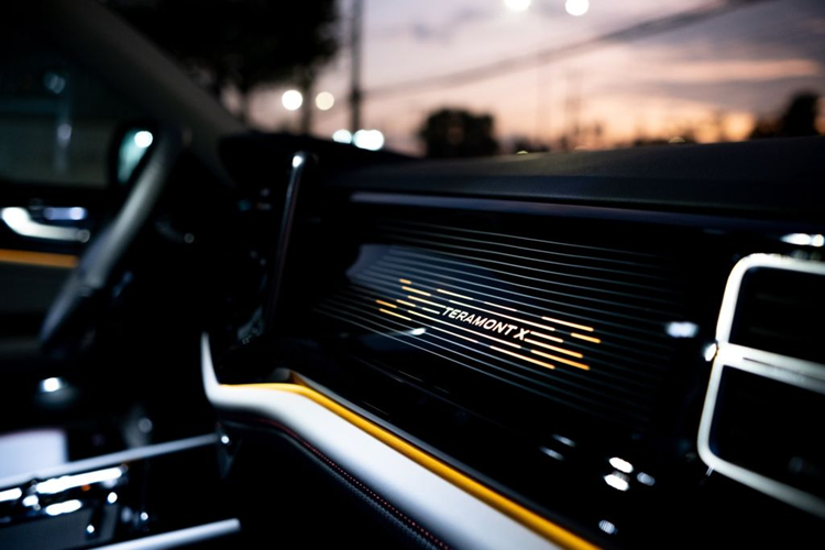 Cung cấp sức mạnh cho Teramont X tại Việt Nam là máy xăng tăng áp 2.0L, cho công suất 217 mã lực và mô-men xoắn 350 Nm, kết hợp hộp số tự động ly hợp kép 7 cấp DSG và hệ dẫn động bốn bánh toàn thời gian 4Motion.