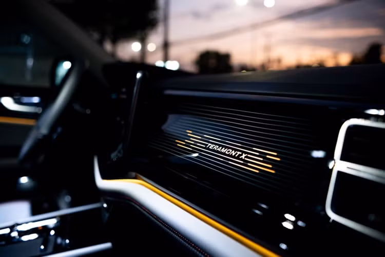 Cung cấp sức mạnh cho Teramont X tại Việt Nam là máy xăng tăng áp 2.0L, cho công suất 217 mã lực và mô-men xoắn 350 Nm, kết hợp hộp số tự động ly hợp kép 7 cấp DSG và hệ dẫn động bốn bánh toàn thời gian 4Motion.