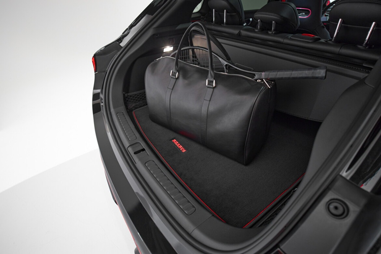 Để hoàn thiện vẻ ngoài, Brabus cung cấp lò xo thể thao giúp hạ thấp Smart #3 xuống 35 mm, từ đây tạo cho xe một diện mạo dữ dằn mang hơi hướng của một chiếc hatchback nóng bỏng hơn là một chiếc xe địa hình.