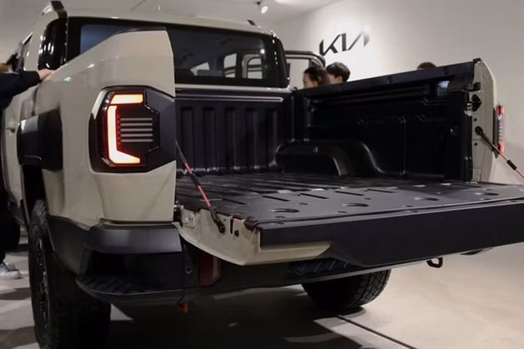 Giám đốc thiết kế ngoại thất của Kia, John Buckingham chia sẻ với tạp chí Carsale của Úc: “Chúng tôi tự hào về những gì mình đã đạt được.