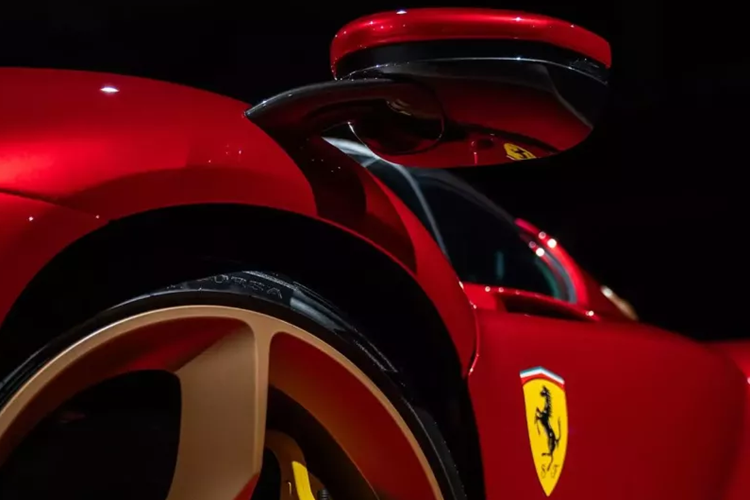 Thiết kế của Daytona SP3 do Flavio Manzoni và đội ngũ đảm nhận với nguồn cảm hứng lấy từ hình dạng tròn trịa của những chiếc P3/4, P330 hay 412P từng thống trị giải Daytona vào những năm 60.