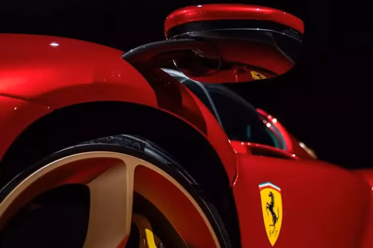 Thiết kế của Daytona SP3 do Flavio Manzoni và đội ngũ đảm nhận với nguồn cảm hứng lấy từ hình dạng tròn trịa của những chiếc P3/4, P330 hay 412P từng thống trị giải Daytona vào những năm 60.