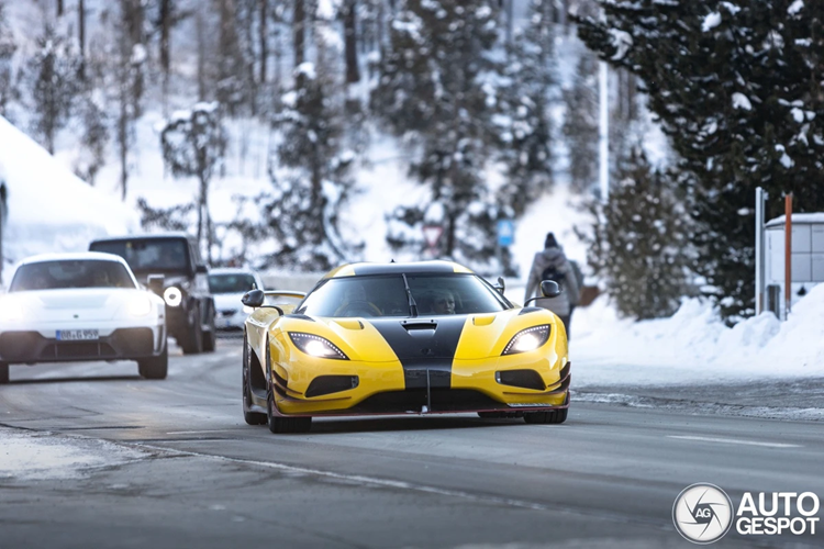 Tại thời điểm ra mắt, mức giá xe Koenigsegg Agera RS có mức khởi điểm từ 2,5 triệu USD. Hiện tại, nhiều chiếc đang được bán lại với số tiền khoảng 5 đến 7 triệu USD. Mẫu xe này đã dừng sản xuất vào năm 2018 và được thay thế bởi Koenigsegg Jesko.