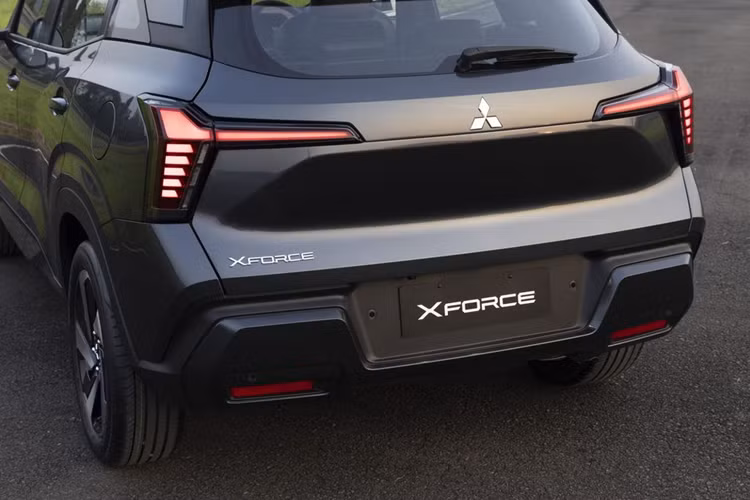 Mitsubishi Xforce 2024 mới được định vị trong phân khúc crossover/SUV cỡ B, cạnh tranh trực tiếp với các đối thủ như Toyota Corolla Cross, Honda HR-V, Mazda CX-30, Hyundai Creta, Kia Seltos hay MG ZS.