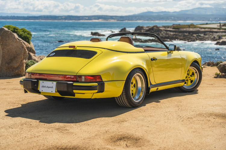 Với diện mạo độc đáo cùng độ mới ấn tượng sau hàng chục năm, chiếc Porsche 911 Speedster đời 1989 đấu giá này chắc hẳn sẽ trở thành một món đồ sưu tập thú vị dành cho những nhà sưu tập xe đam mê Porsche hoặc ưa thích sự độc đáo.