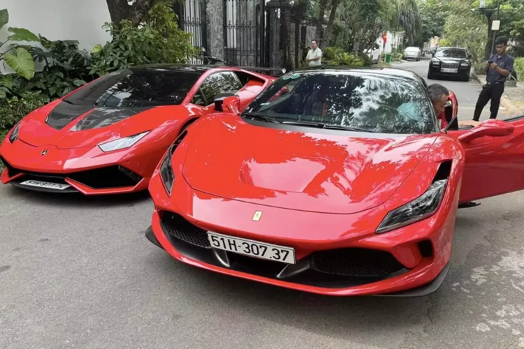 Lý do cho việc Minh Nhựa bán lại siêu xe Ferrari F8 Tributo không được tiết lộ, nhưng trước đó tay chơi này có chia sẻ, garage xe ở nhà riêng của mình khá chật, nên nhiều khả năng bán Ferrari F8 Tributo để dọn chỗ trống cho McLaren Elva về định cư.