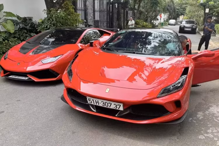 Lý do cho việc Minh Nhựa bán lại siêu xe Ferrari F8 Tributo không được tiết lộ, nhưng trước đó tay chơi này có chia sẻ, garage xe ở nhà riêng của mình khá chật, nên nhiều khả năng bán Ferrari F8 Tributo để dọn chỗ trống cho McLaren Elva về định cư.