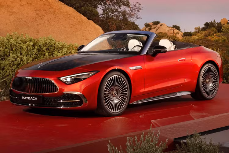 Sau những lựa chọn về sedan hay SUV siêu sang mang thương hiệu Mercedes-Maybach, mới đây thương hiệu xe Đức đã trình làng Mercedes-Maybach SL 680 Monogram 2026 mới bổ sung thêm một số điểm độc đáo, sang trọng cho chiếc roadster của Mercedes với những nâng cấp về cơ khí tập trung vào sự thoải mái và một số thay đổi về thiết kế sang trọng.