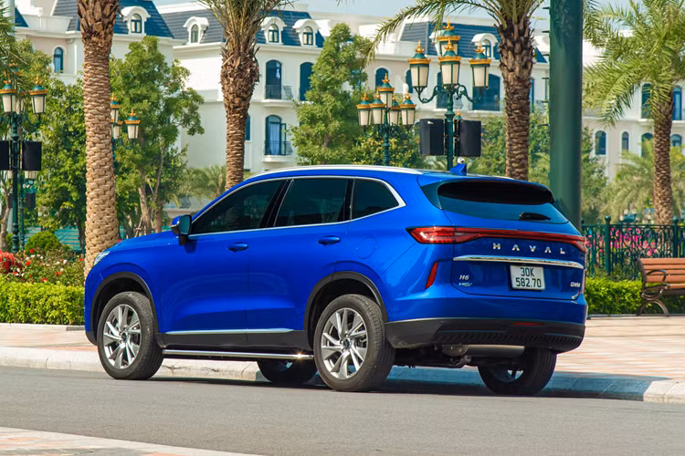 Tại “quê nhà” Trung Quốc, Haval H6 đã có phiên bản nâng cấp giữa vòng đời với nhiều trang bị hiện đại. Hiện tại, chưa có thông tin Haval sẽ mang H6 mới về Việt Nam. Tuy nhiên, đây được coi là mẫu xe chủ lực của hãng xe Trung Quốc tại Việt Nam nên việc nâng cấp chỉ là chuyện sớm muộn.